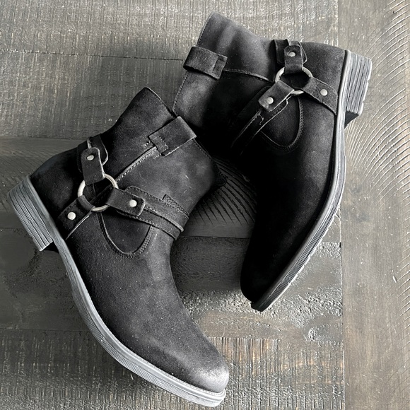 Earth Everglade Wide Black Suede Ankle Boots Women’s 11W – Harness Strap Detail - Picture 1 of 9